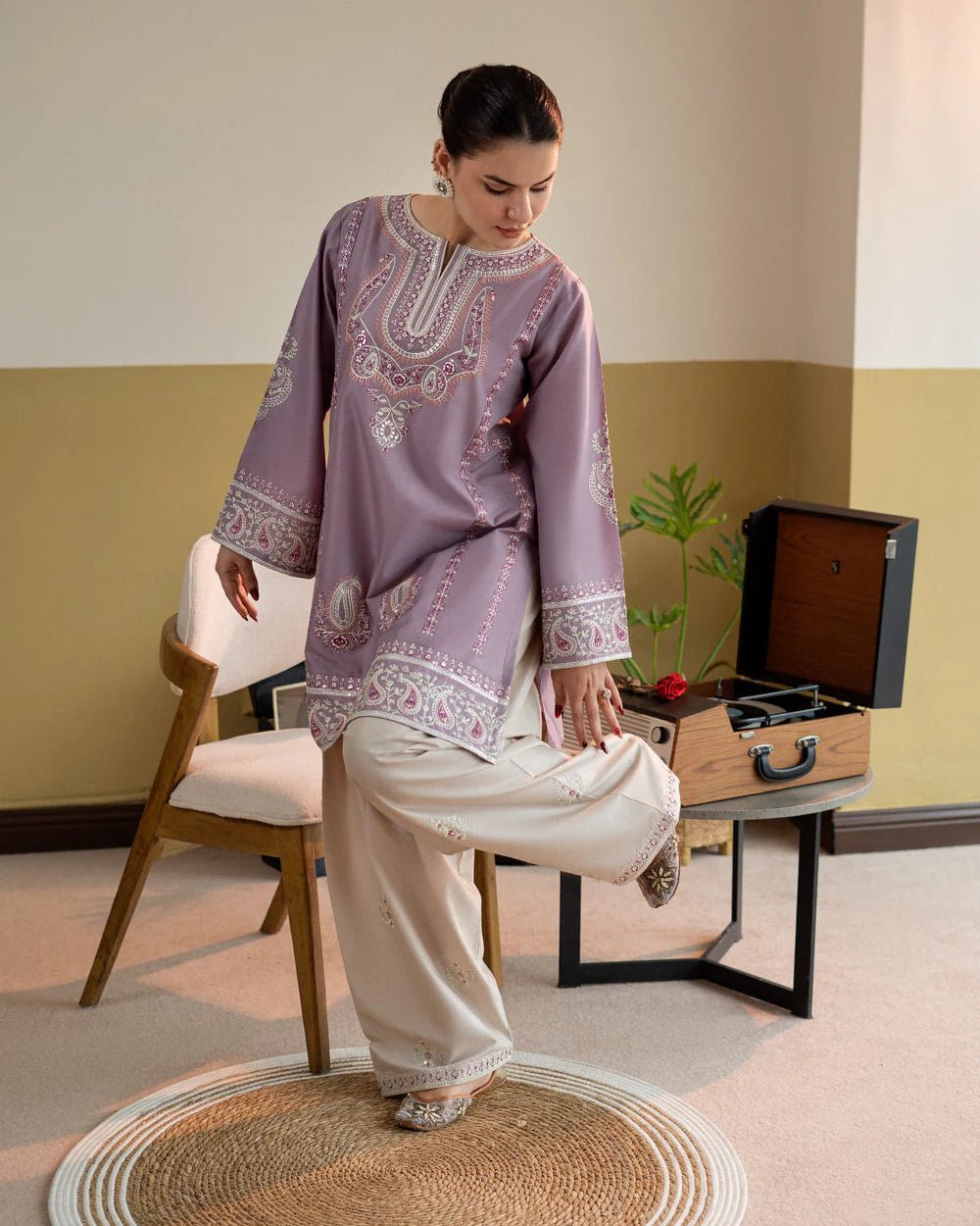 LIVA EMBROIDED 2PC