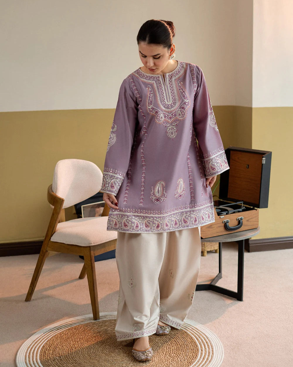 LIVA EMBROIDED 2PC