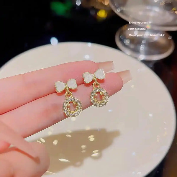 Blinky Bow Pearl Drop Earings 