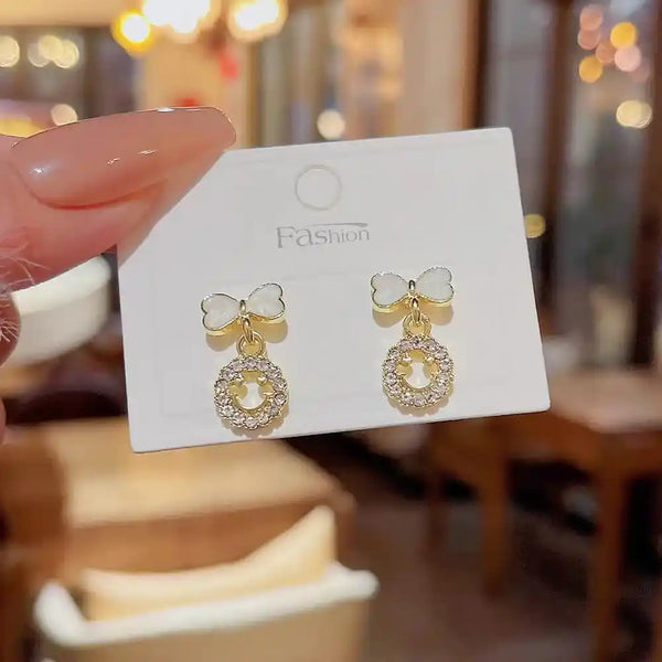 Blinky Bow Pearl Drop Earings 
