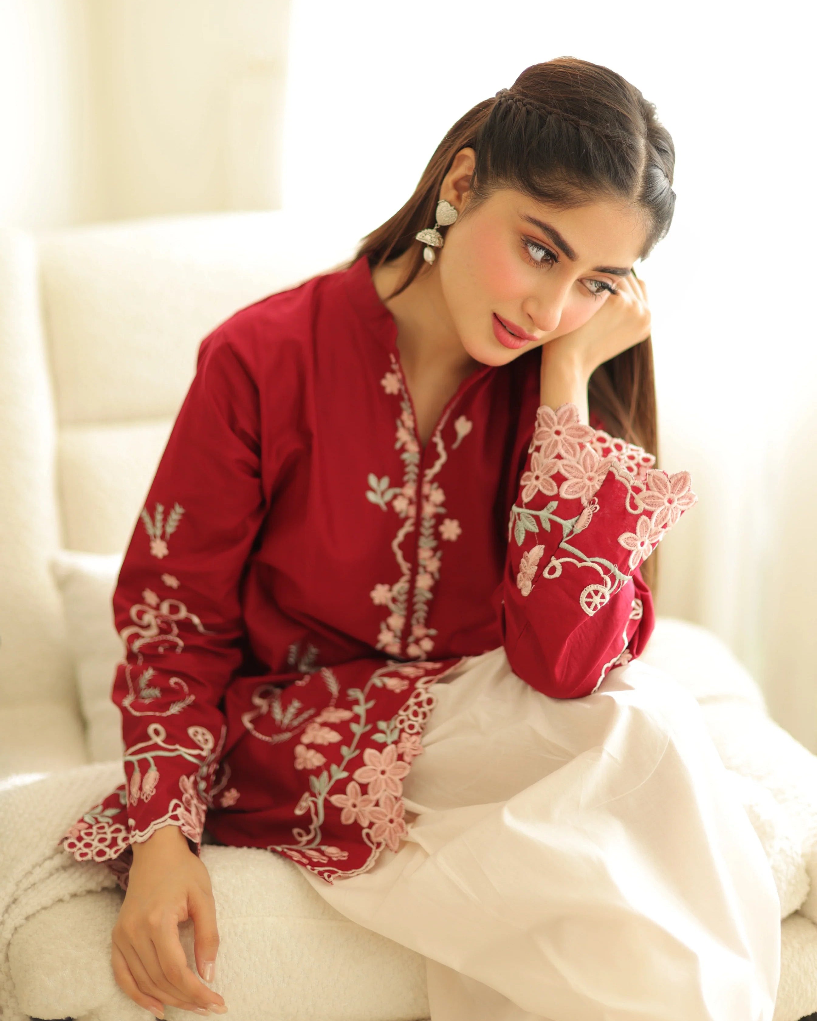 ROSETTE EMBROIDED 2PC