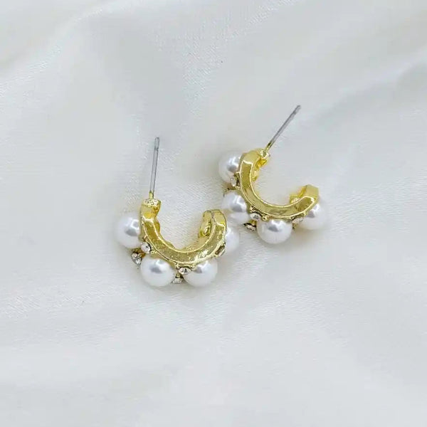 Korean_Style_C-Shaped_Pearl_Studs