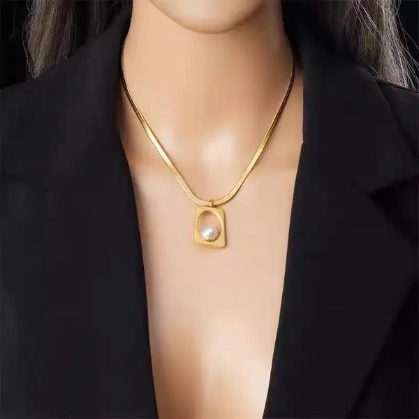 Premium Quality Geometric Pearl Necklace